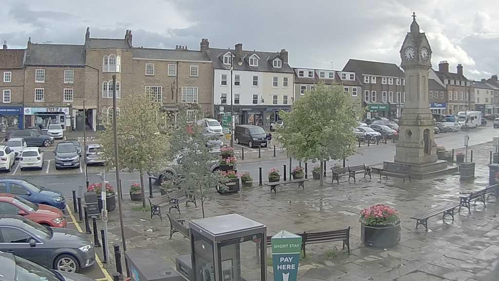 Thirsk webcam overlooking the Market Place