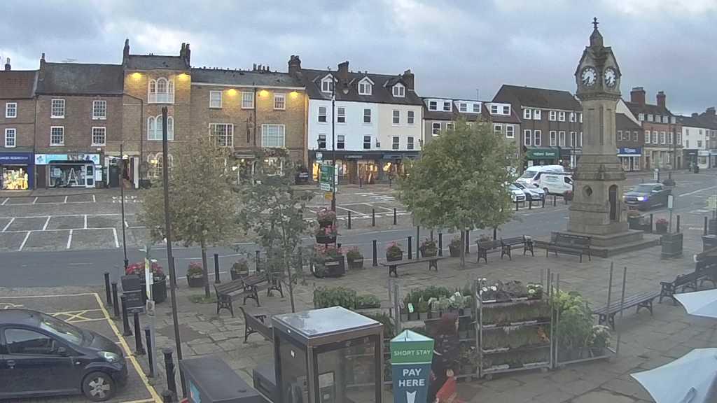 Thirsk webcam overlooking the Market Place