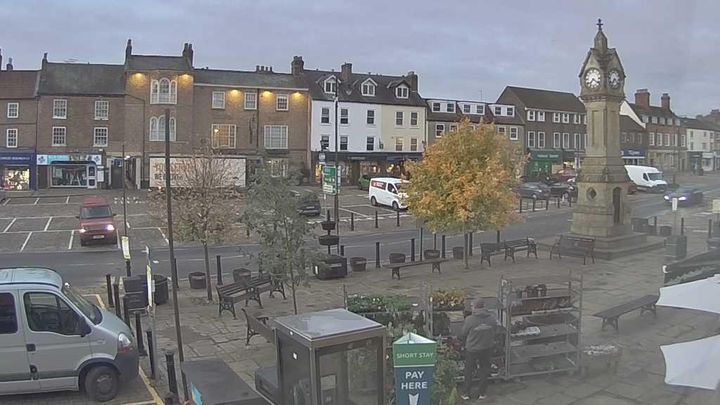 Thirsk webcam overlooking the Market Place