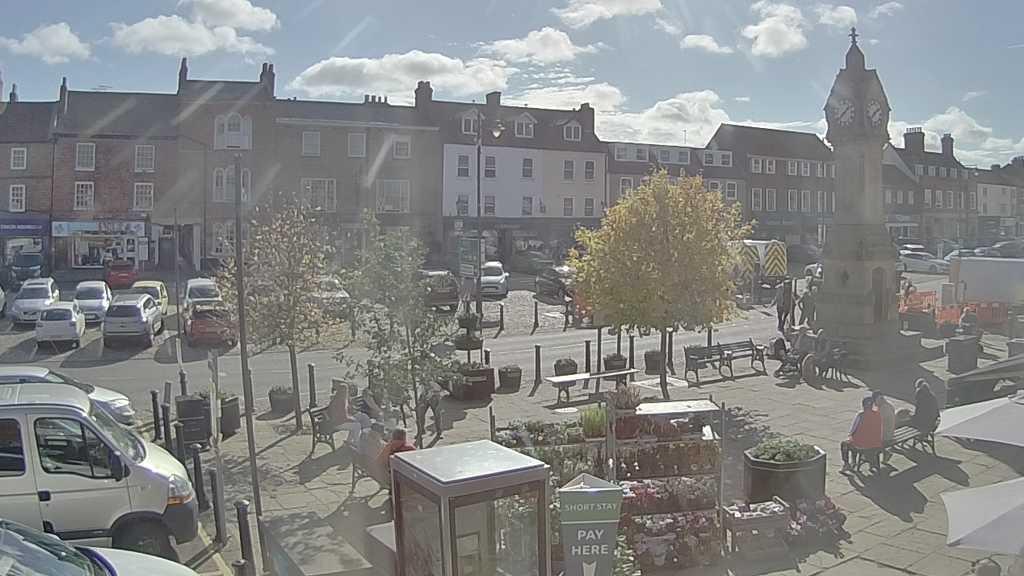 Thirsk webcam overlooking the Market Place