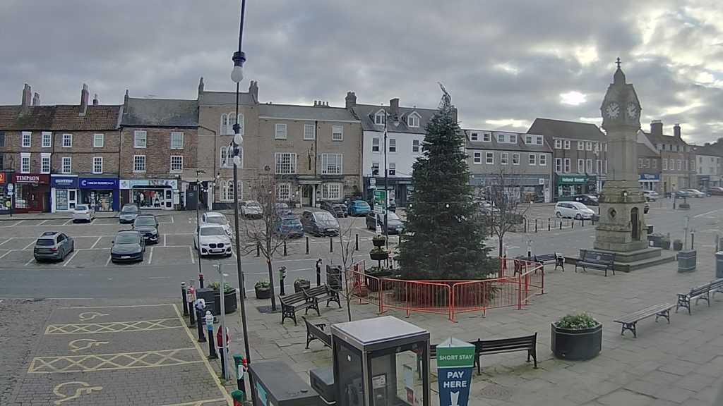 Thirsk webcam overlooking the Market Place