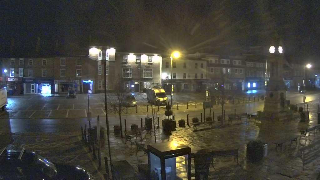 Thirsk webcam overlooking the Market Place