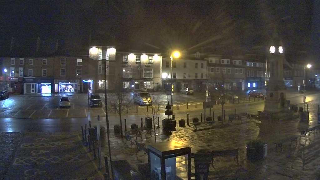 Thirsk webcam overlooking the Market Place