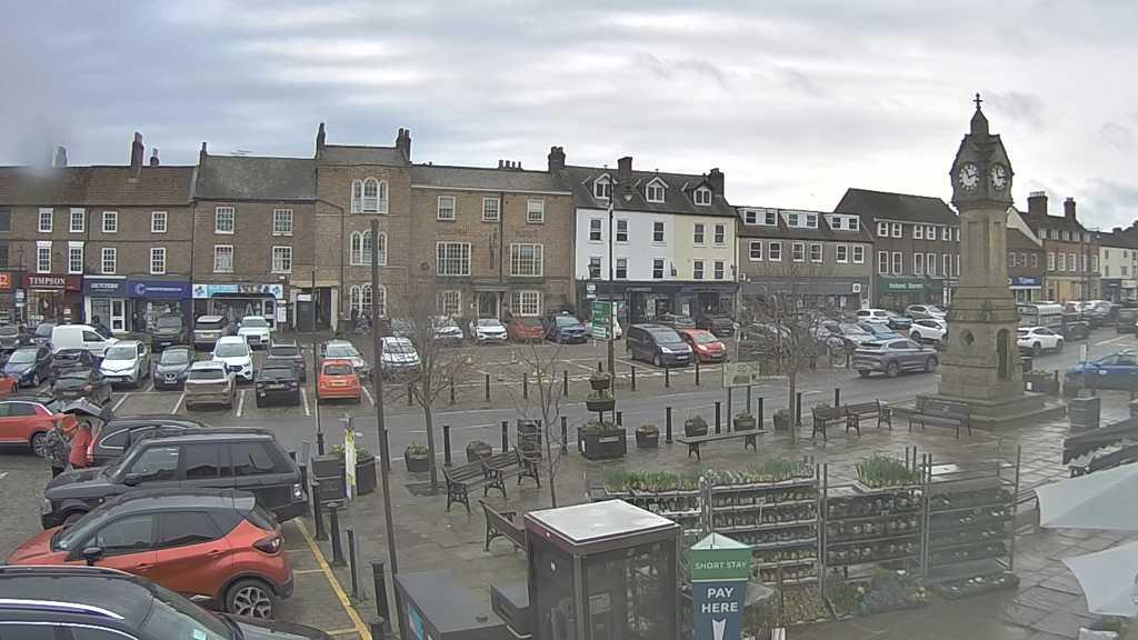 Thirsk webcam overlooking the Market Place