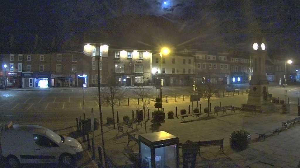 Thirsk webcam overlooking the Market Place