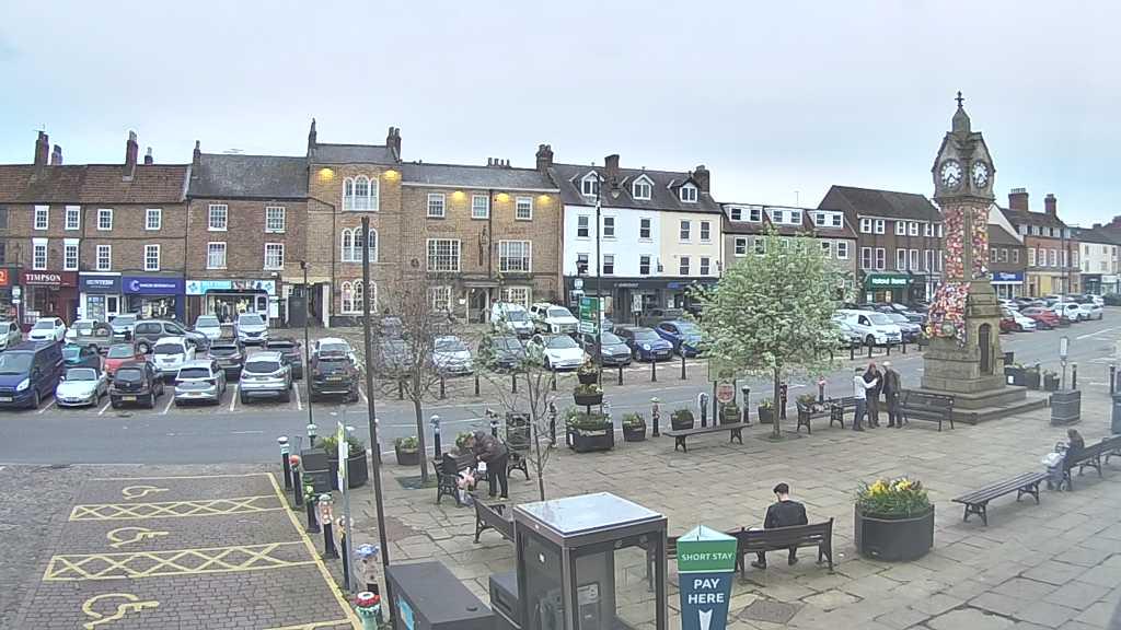 Thirsk webcam overlooking the Market Place