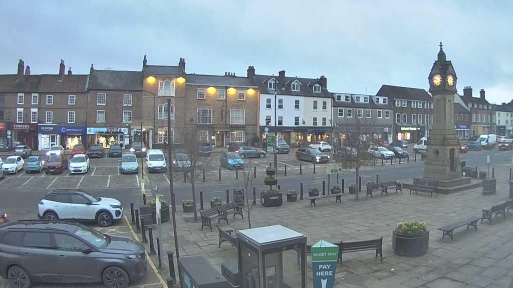 Thirsk webcam overlooking the Market Place