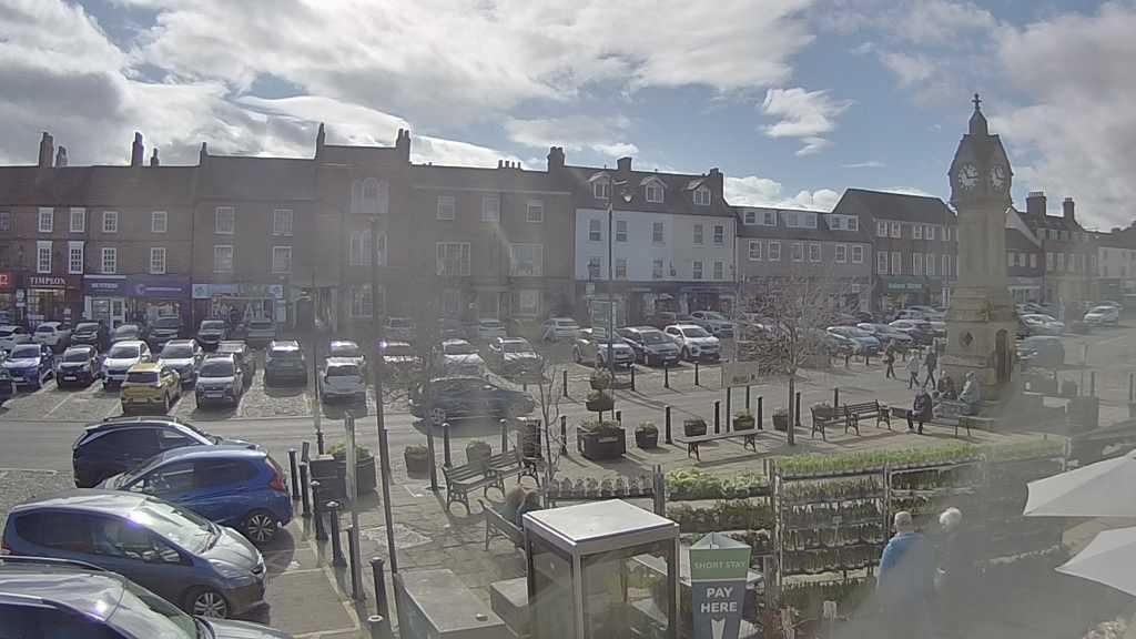 Thirsk webcam overlooking the Market Place