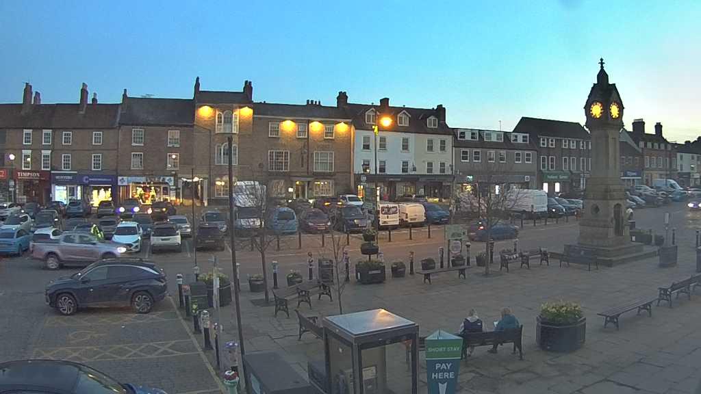 Thirsk webcam overlooking the Market Place