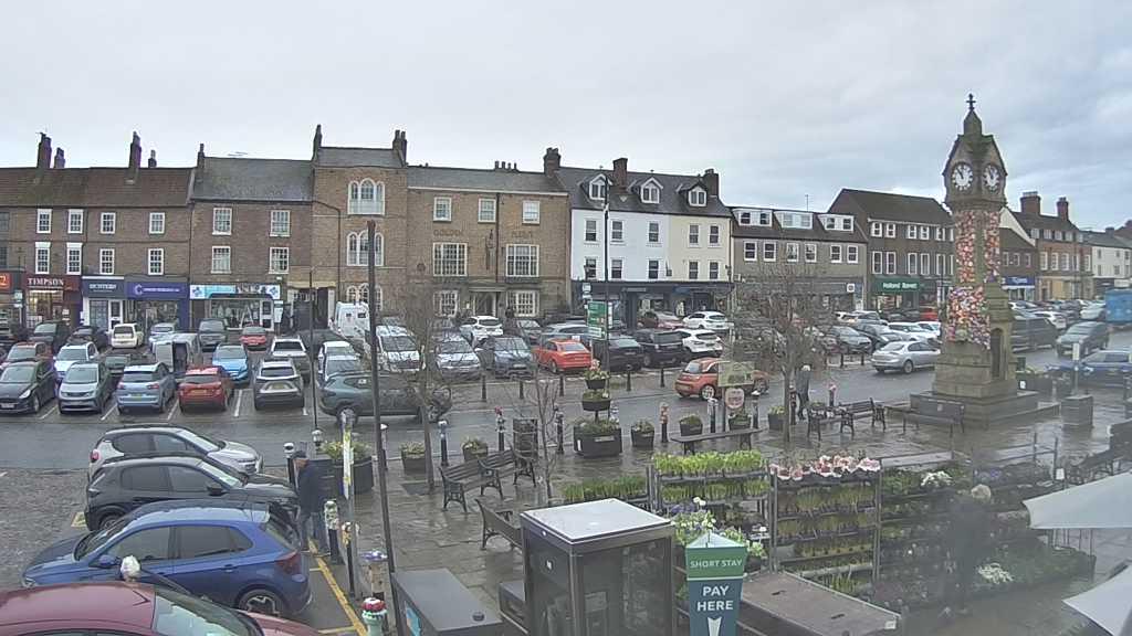 Thirsk webcam overlooking the Market Place