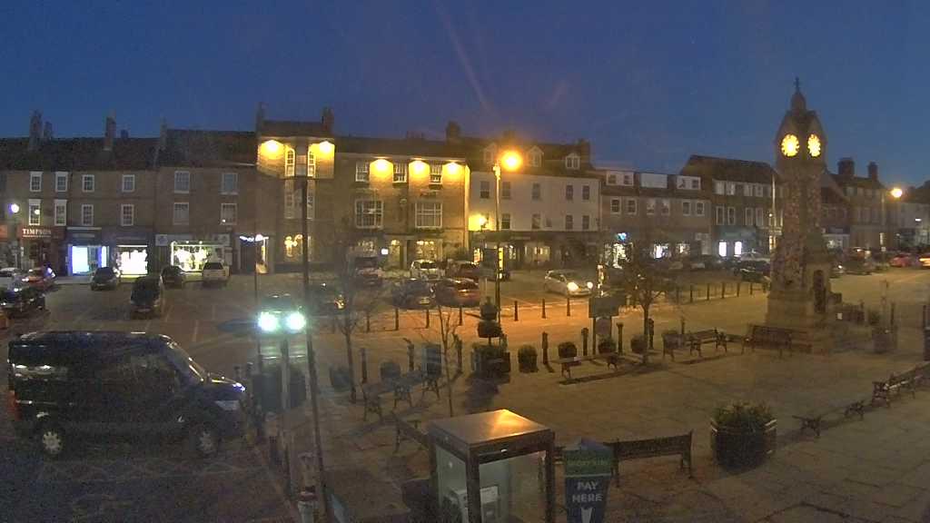 Thirsk webcam overlooking the Market Place