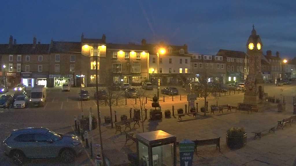 Thirsk webcam overlooking the Market Place