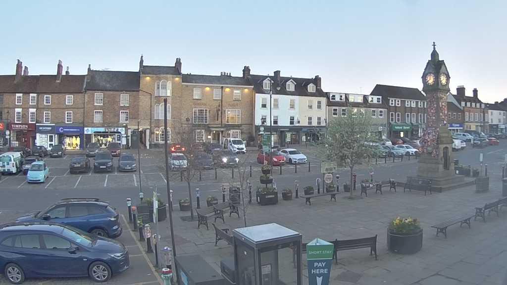 Thirsk webcam overlooking the Market Place