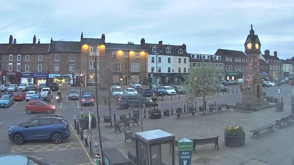 Thirsk webcam overlooking the Market Place