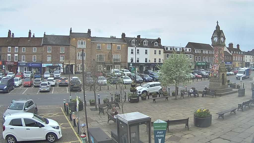 Thirsk webcam overlooking the Market Place