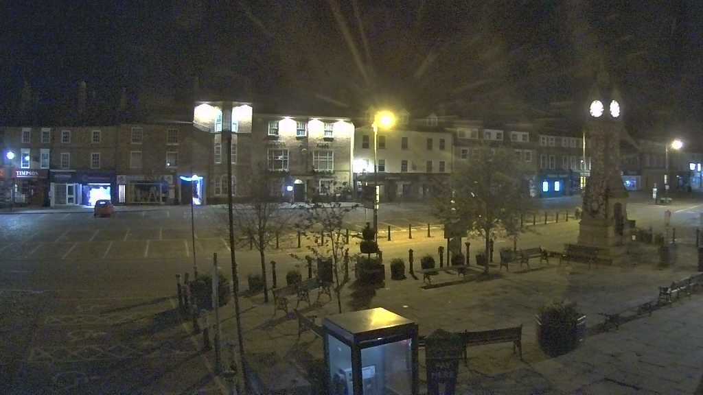 Thirsk webcam overlooking the Market Place