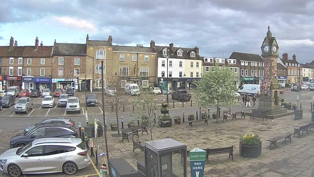 Thirsk webcam overlooking the Market Place