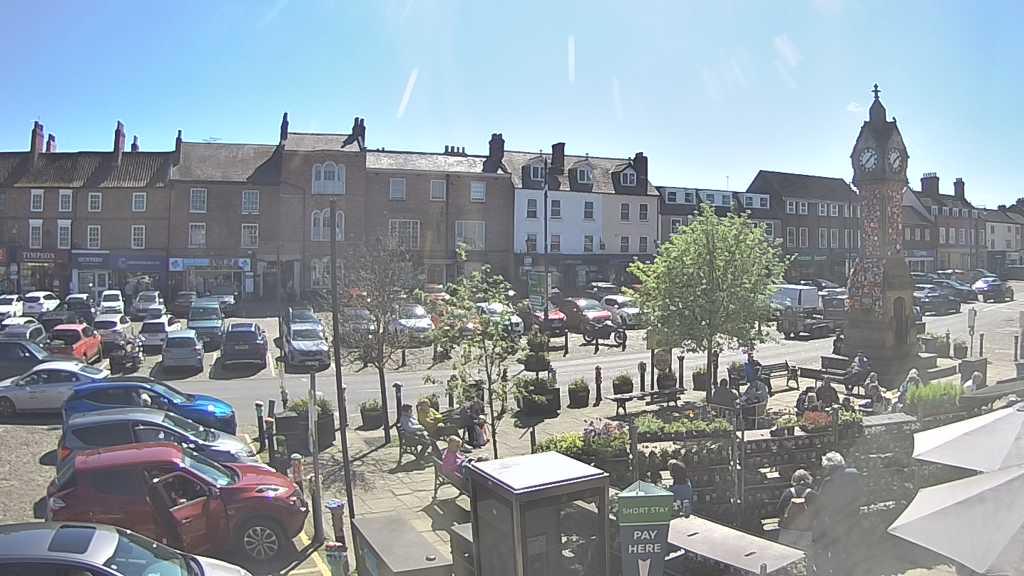 Thirsk webcam overlooking the Market Place