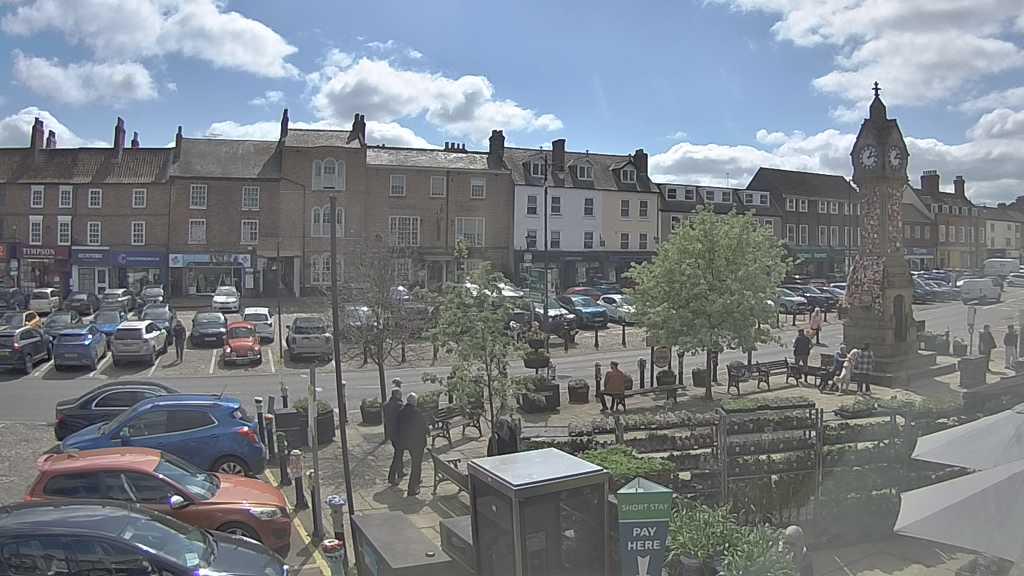 Thirsk webcam overlooking the Market Place