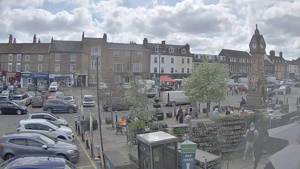 Thirsk webcam overlooking the Market Place