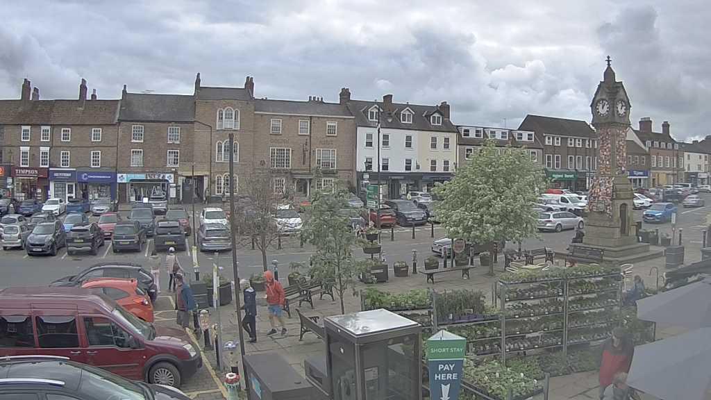 Thirsk webcam overlooking the Market Place