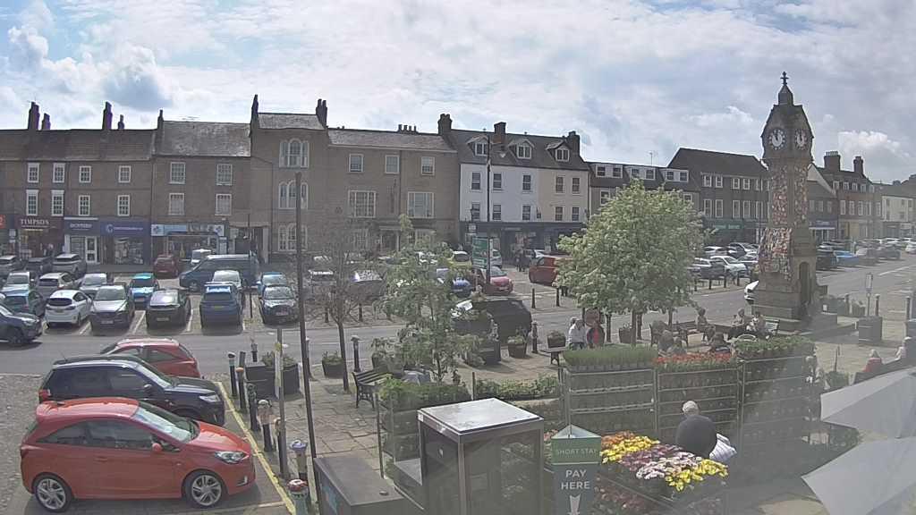 Thirsk webcam overlooking the Market Place