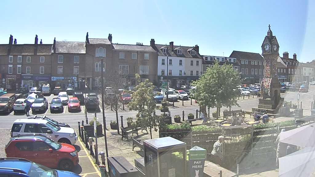 Thirsk webcam overlooking the Market Place