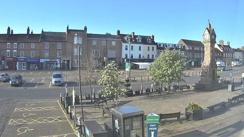 Thirsk webcam overlooking the Market Place