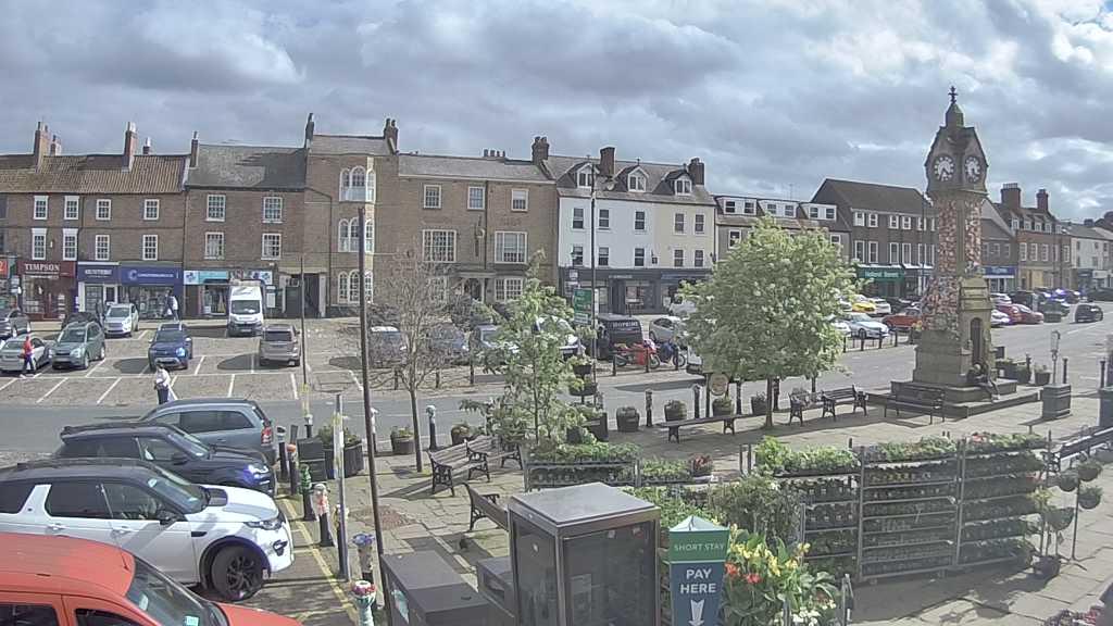 Thirsk webcam overlooking the Market Place