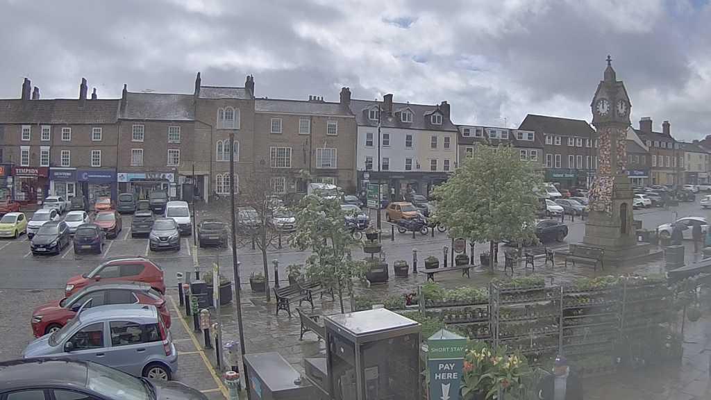 Thirsk webcam overlooking the Market Place