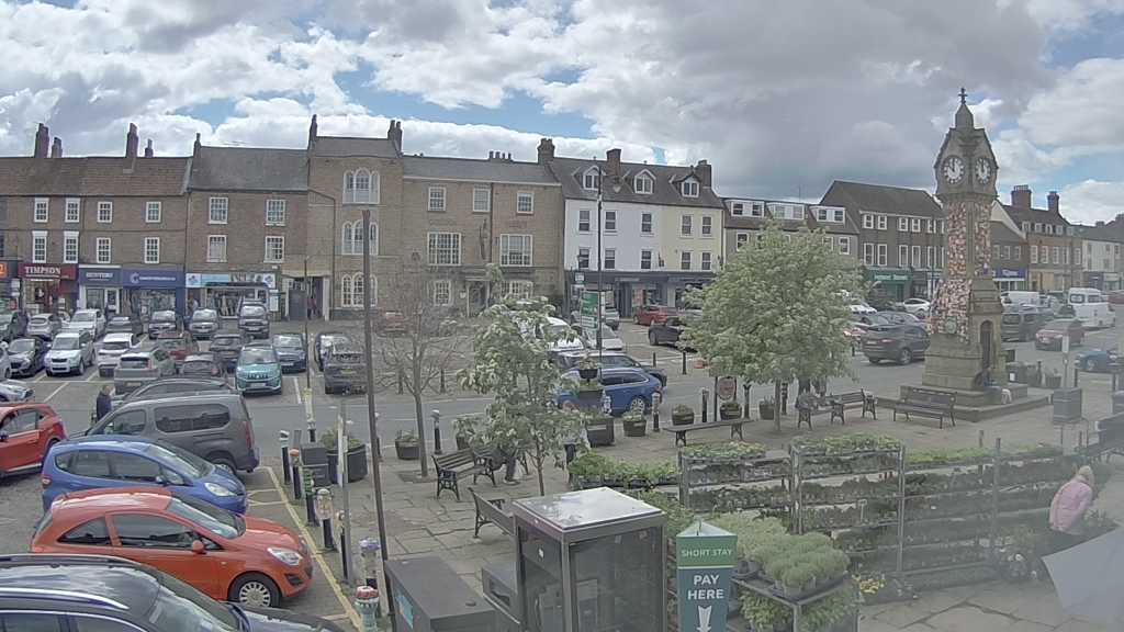 Thirsk webcam overlooking the Market Place