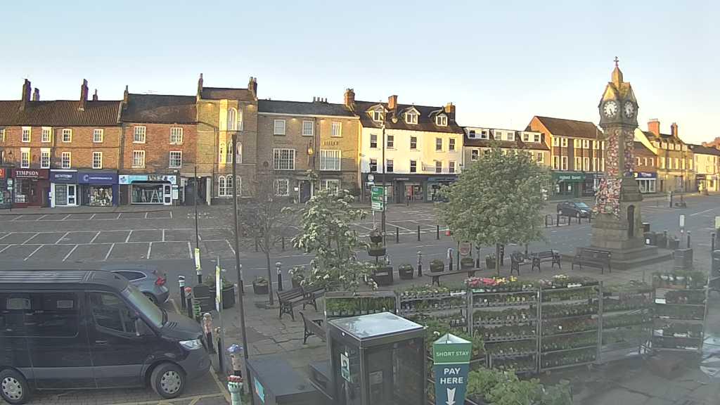 Thirsk webcam overlooking the Market Place
