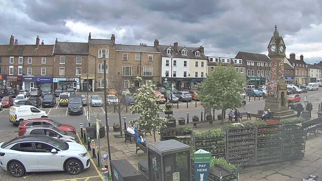 Thirsk webcam overlooking the Market Place