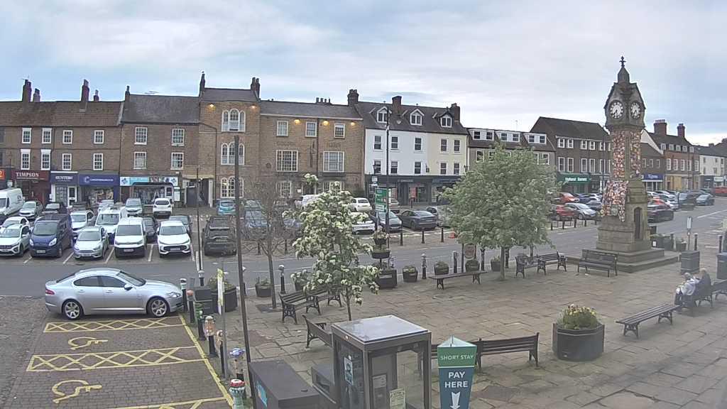 Thirsk webcam overlooking the Market Place