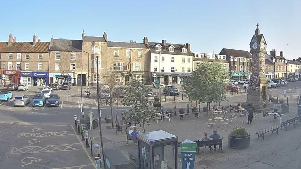 Thirsk webcam overlooking the Market Place