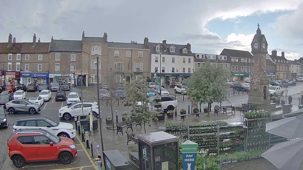 Thirsk webcam overlooking the Market Place