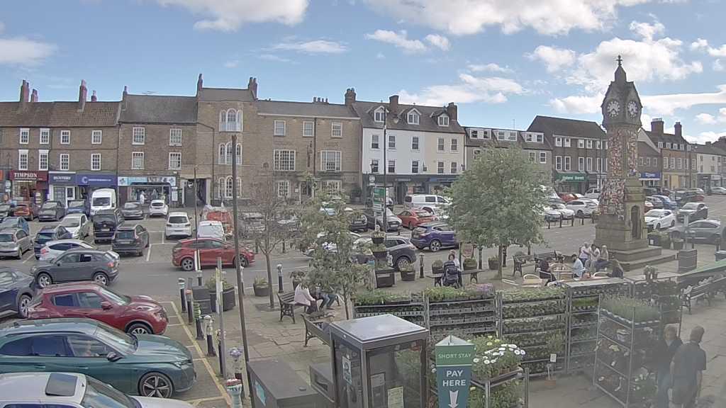 Thirsk webcam overlooking the Market Place