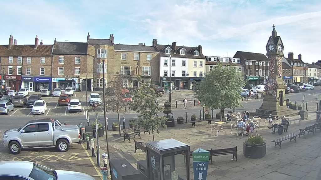 Thirsk webcam overlooking the Market Place
