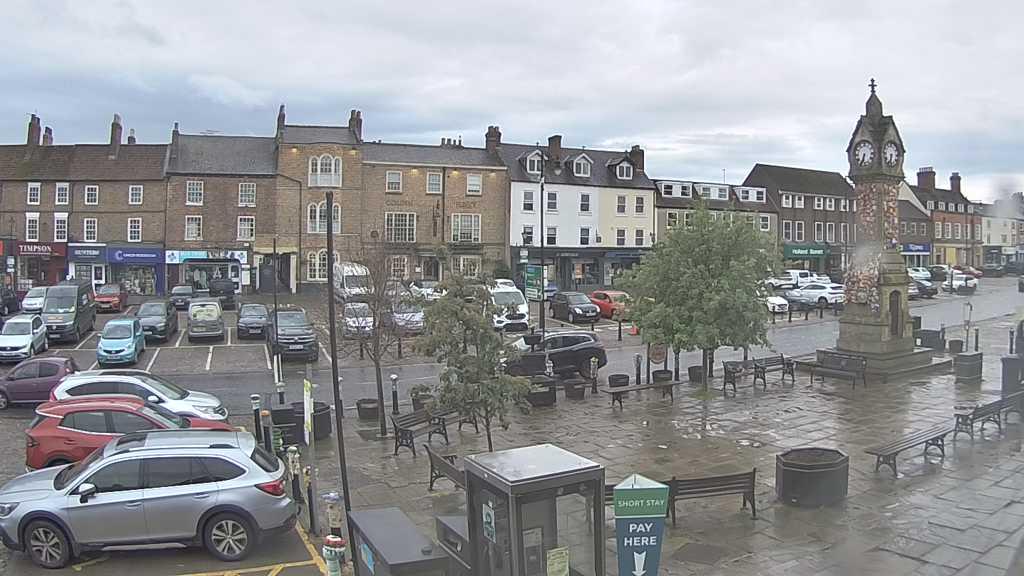 Thirsk webcam overlooking the Market Place