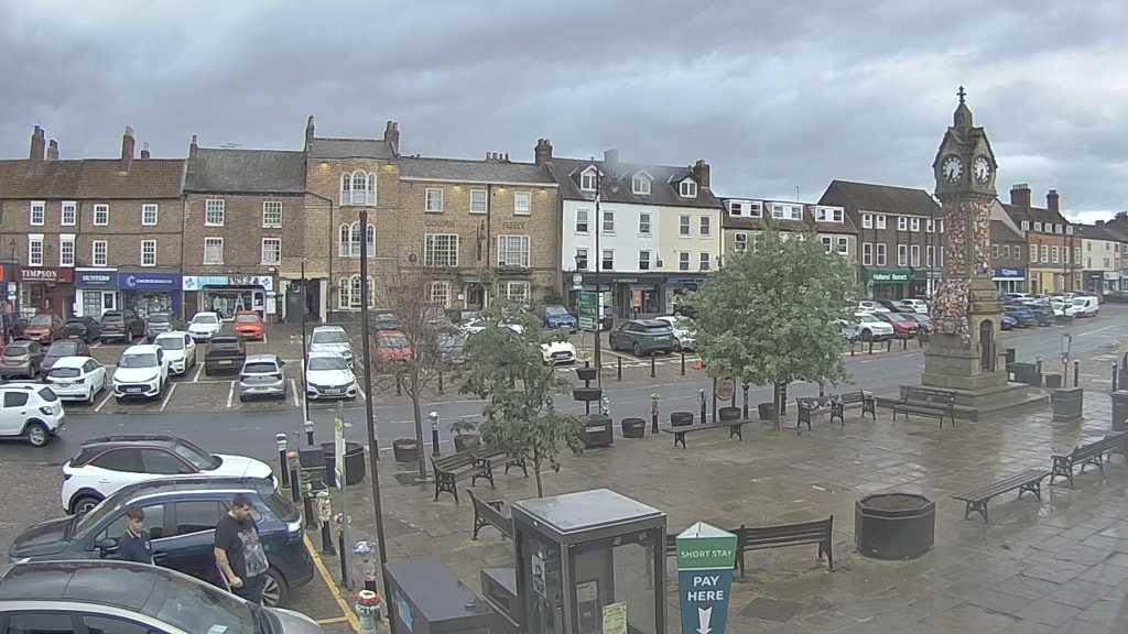 Thirsk webcam overlooking the Market Place