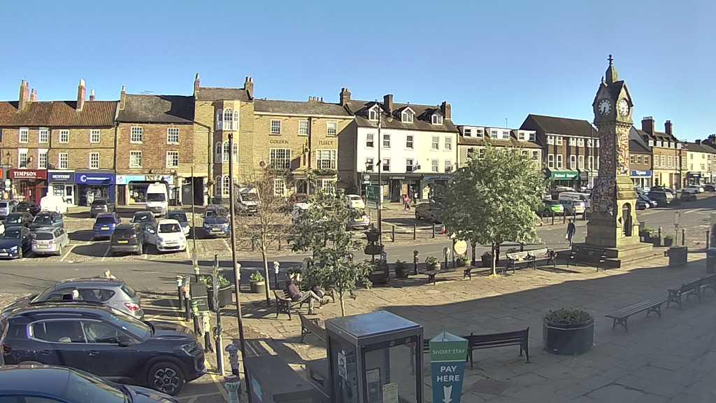 Thirsk webcam overlooking the Market Place