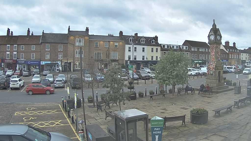 Thirsk webcam overlooking the Market Place