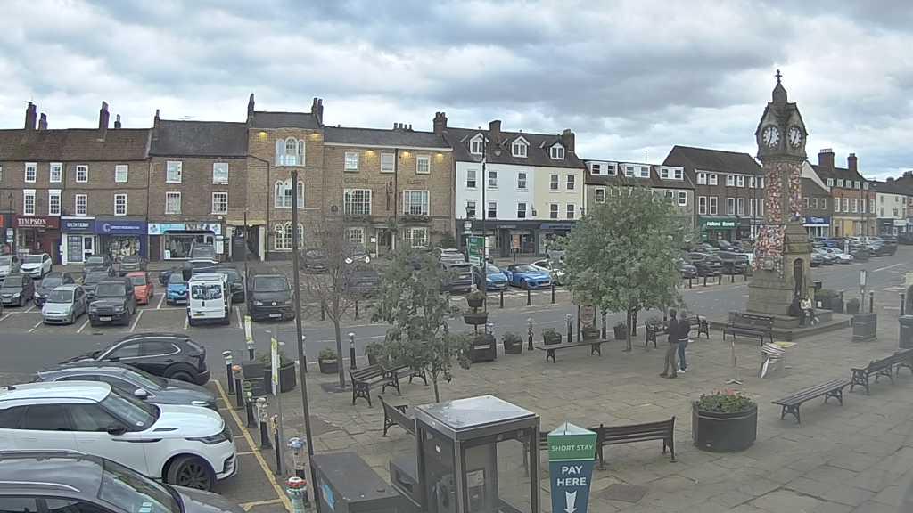 Thirsk webcam overlooking the Market Place