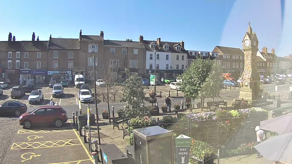 Thirsk webcam overlooking the Market Place