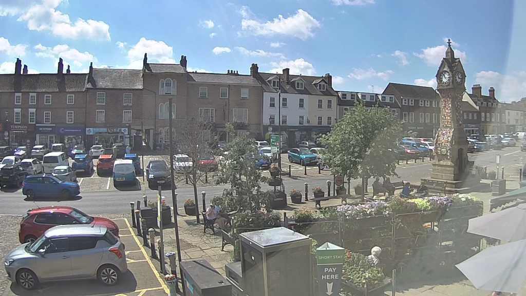 Thirsk webcam overlooking the Market Place