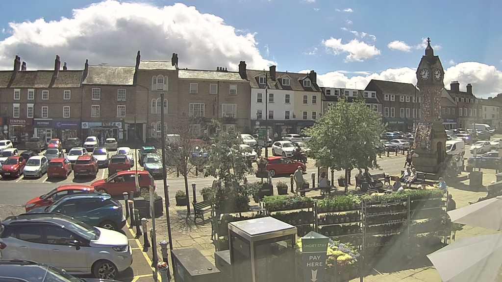 Thirsk webcam overlooking the Market Place