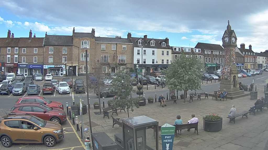 Thirsk webcam overlooking the Market Place