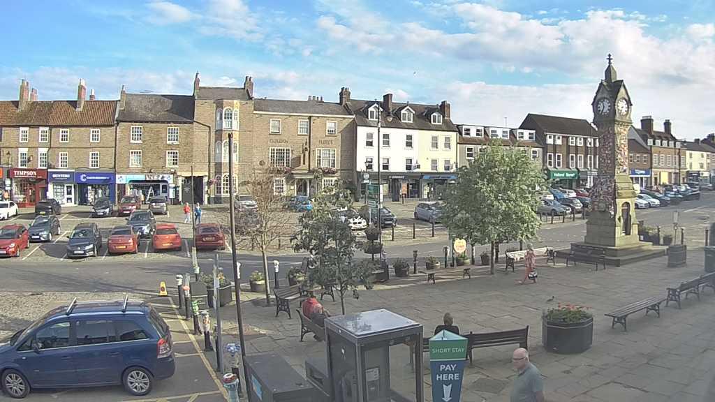 Thirsk webcam overlooking the Market Place