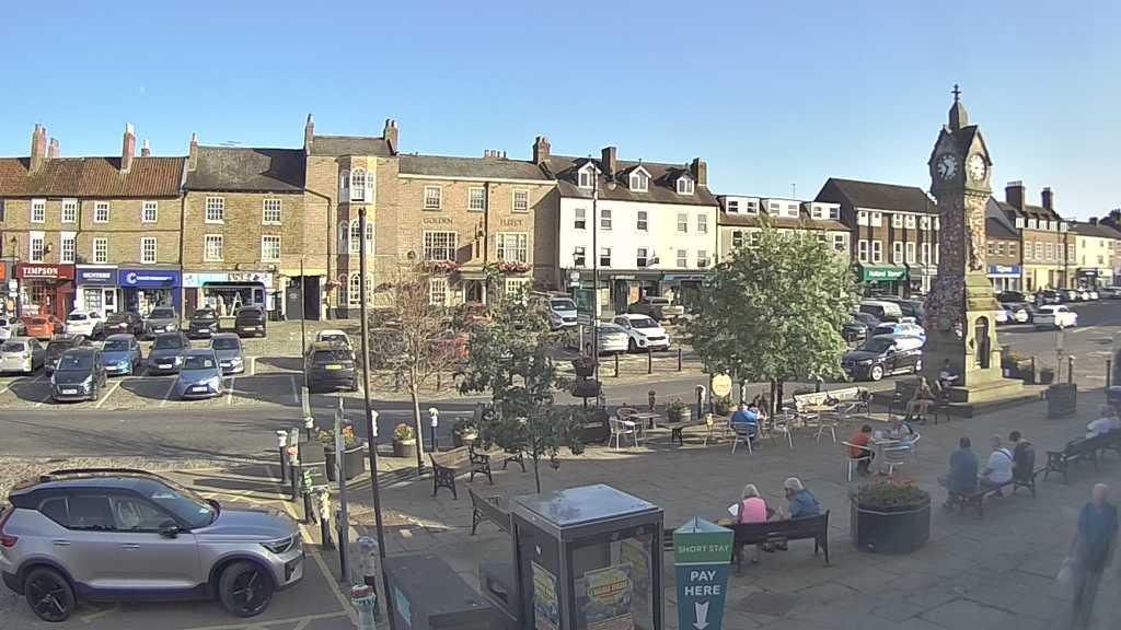 Thirsk webcam overlooking the Market Place