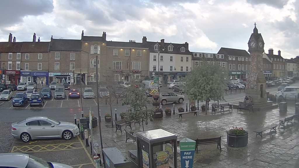 Thirsk webcam overlooking the Market Place